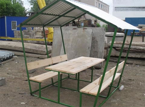 беседка с крышей из поликарбоната